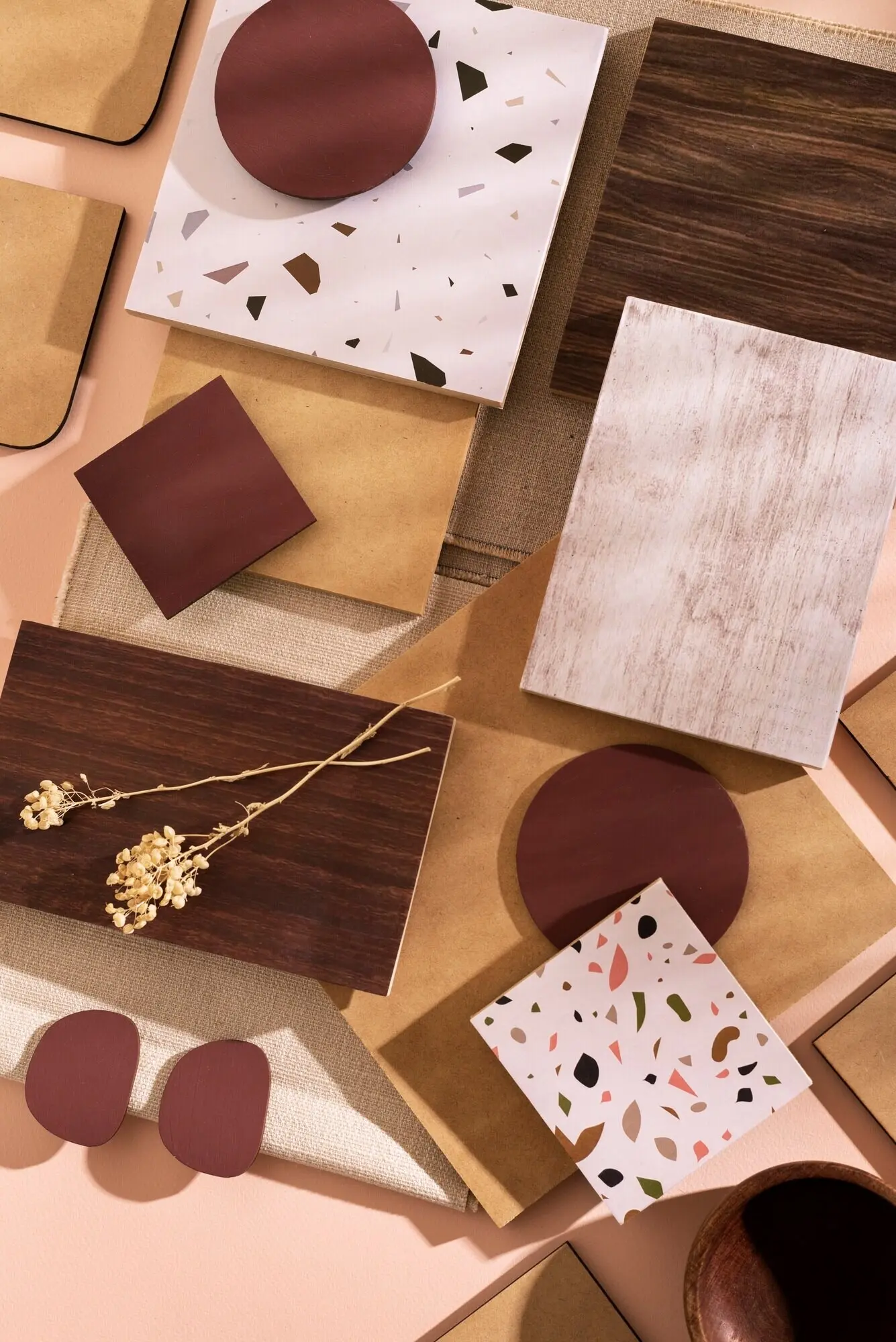 Draufsicht auf Bretter aus MDF-Material